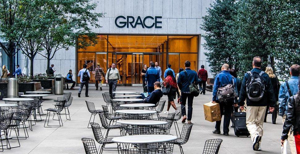 Модерен кафе GRACE в градска среда с енергия и стил.